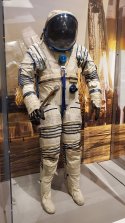 Soviet_SOKOL_KM_Rescue_Suit_for_Soyuz_Spacecraft,_Circa_1973.jpg