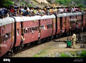 people-sitting-on-roof-of-train-at-kamali-ghat-jodhpur-rajasthan-india-FG0FA0.jpg