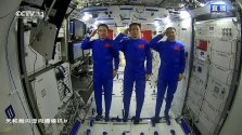 chinese-astronauts-greet-xi-jinping-space.jpg