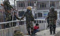 Indian soldier abusing Kashmiri boy.jpg